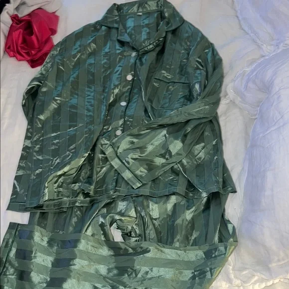 Pajama set - Picture 1 of 6